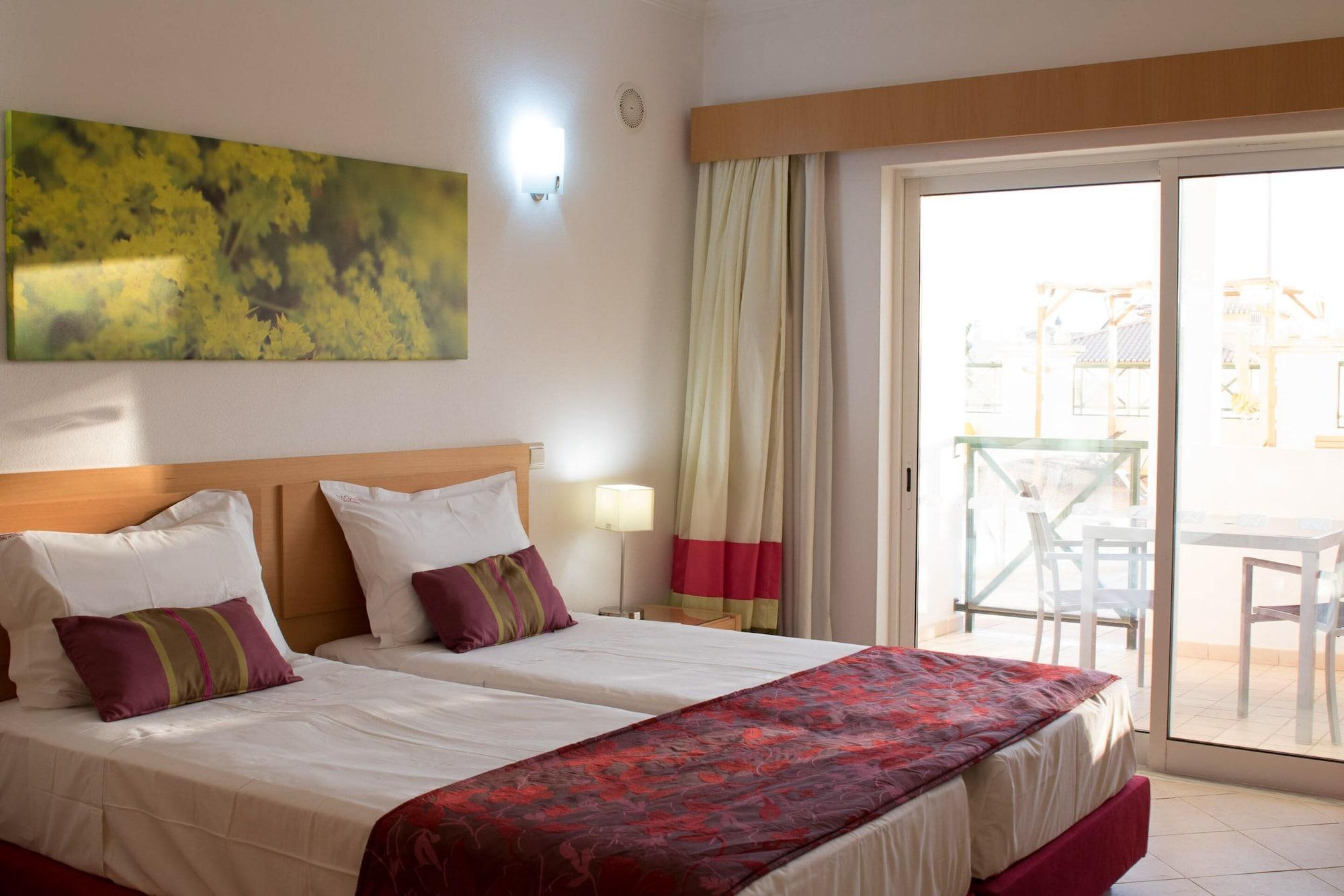 Grand Muthu Forte do Vale Albufeira Exterior foto A bedroom at the hotel